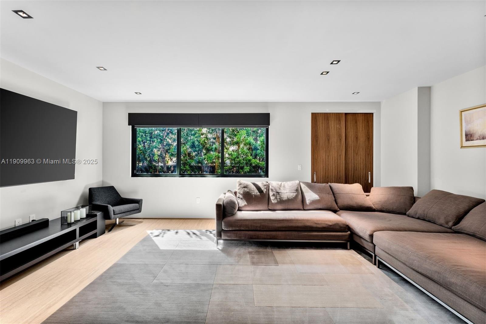 TROPICAL ISLE HOMES SUB 4 - Residential Lease