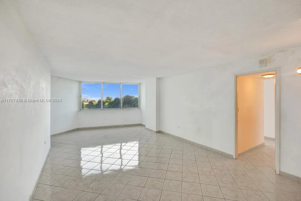 Miami Beach, Florida 33141, United States, 1 Bedroom Bedrooms, ,2 BathroomsBathrooms,Residential,Pending,27187
