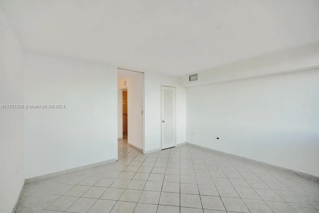 Miami Beach, Florida 33141, United States, 1 Bedroom Bedrooms, ,2 BathroomsBathrooms,Residential,Pending,27187