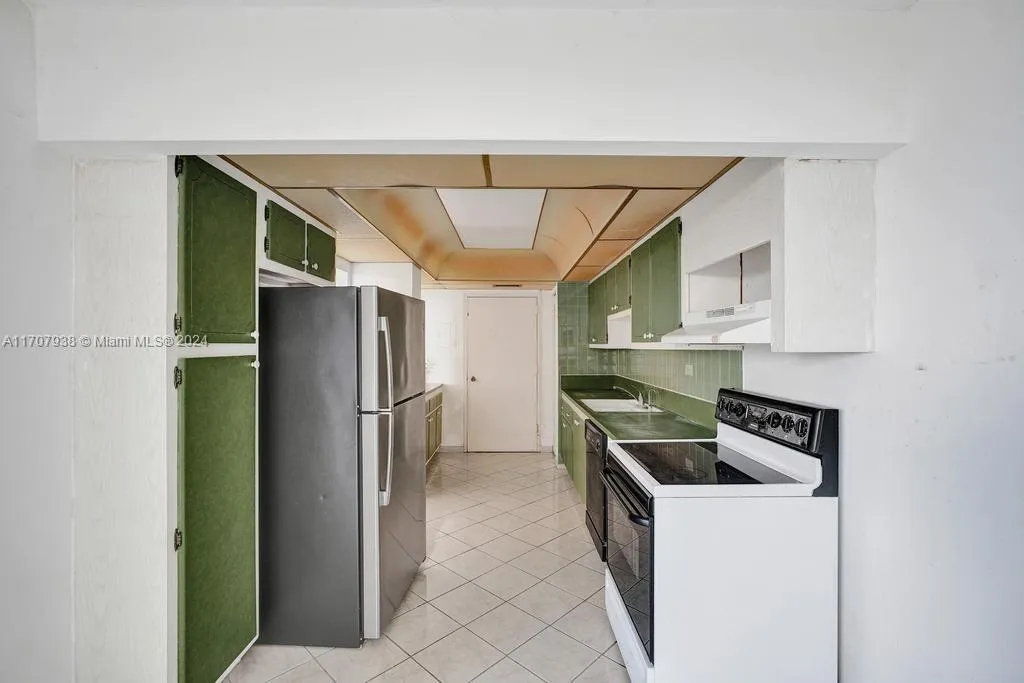 Miami Beach, Florida 33141, United States, 1 Bedroom Bedrooms, ,2 BathroomsBathrooms,Residential,Pending,27187