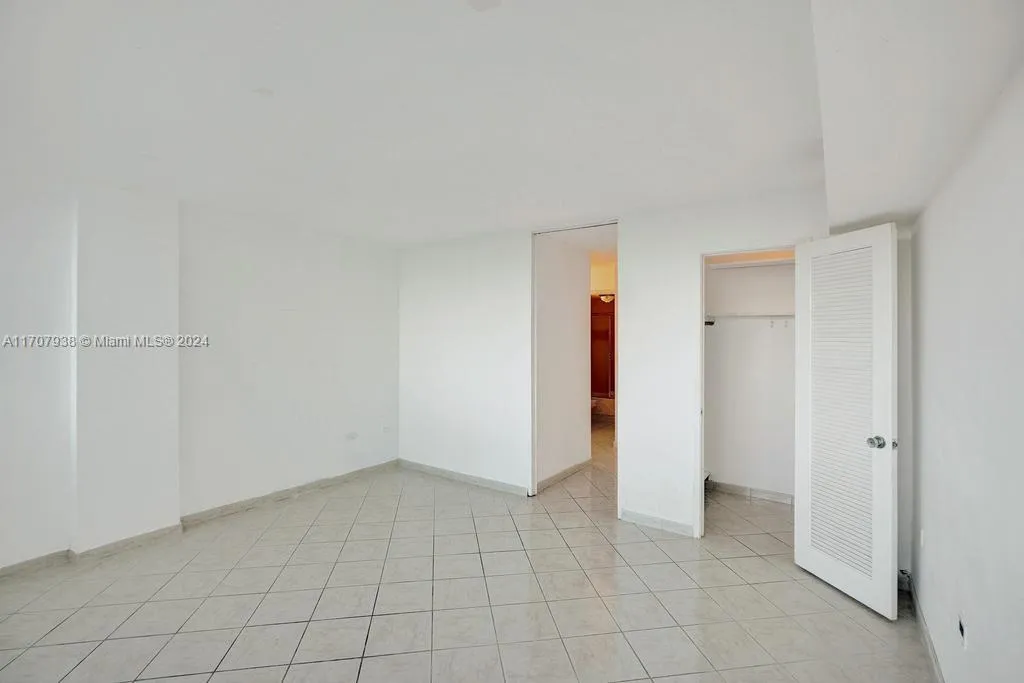 Miami Beach, Florida 33141, United States, 1 Bedroom Bedrooms, ,2 BathroomsBathrooms,Residential,Pending,27187