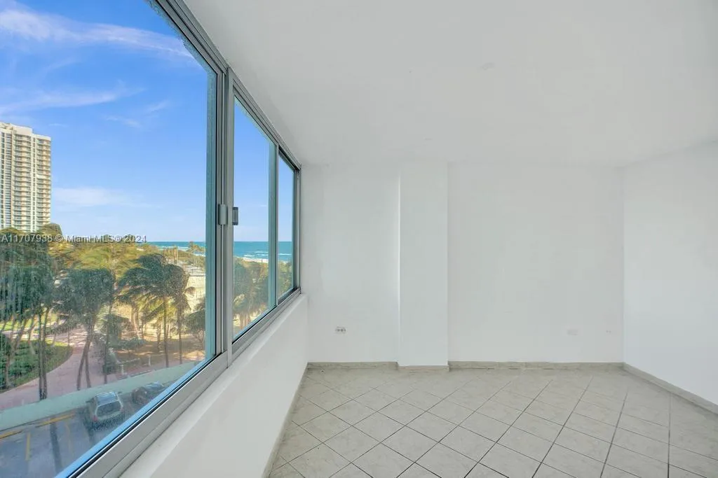Miami Beach, Florida 33141, United States, 1 Bedroom Bedrooms, ,2 BathroomsBathrooms,Residential,Pending,27187