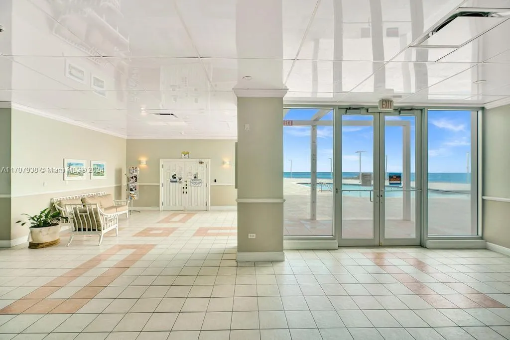 Miami Beach, Florida 33141, United States, 1 Bedroom Bedrooms, ,2 BathroomsBathrooms,Residential,Pending,27187