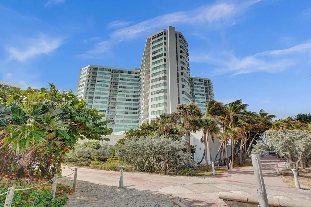 Miami Beach, Florida 33141, United States, 1 Bedroom Bedrooms, ,2 BathroomsBathrooms,Residential,Pending,27187