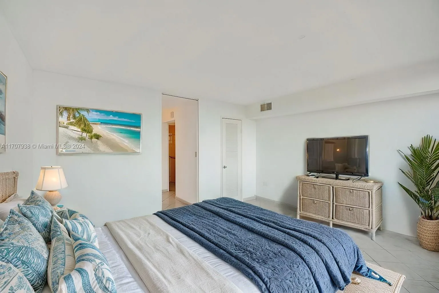 Miami Beach, Florida 33141, United States, 1 Bedroom Bedrooms, ,2 BathroomsBathrooms,Residential,Pending,27187