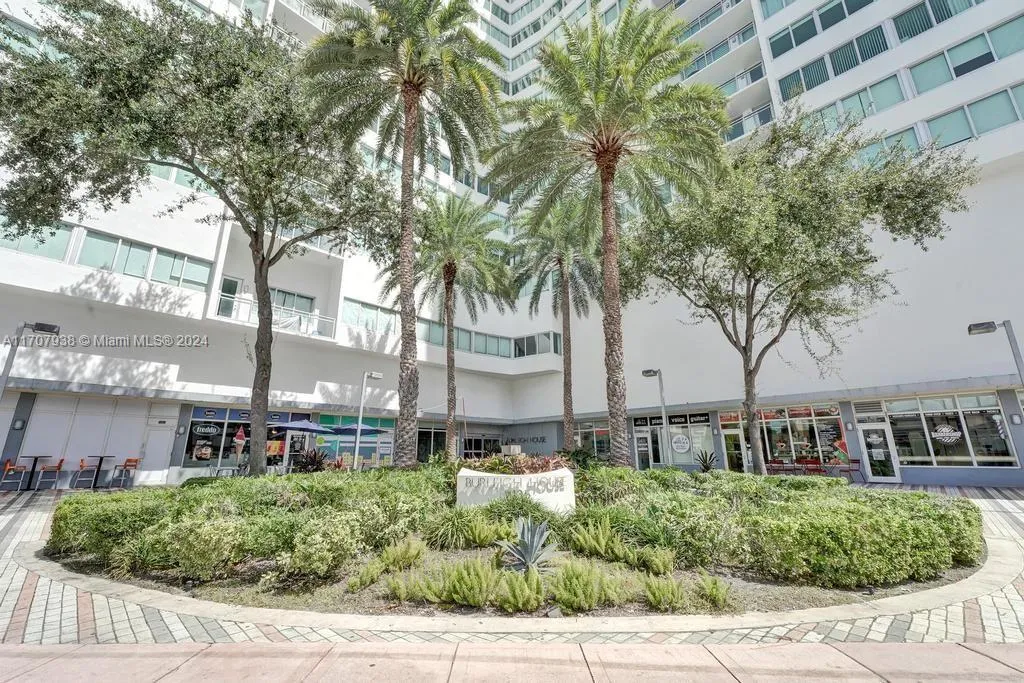 Miami Beach, Florida 33141, United States, 1 Bedroom Bedrooms, ,2 BathroomsBathrooms,Residential,Pending,27187