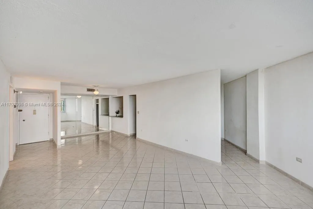 Miami Beach, Florida 33141, United States, 1 Bedroom Bedrooms, ,2 BathroomsBathrooms,Residential,Pending,27187