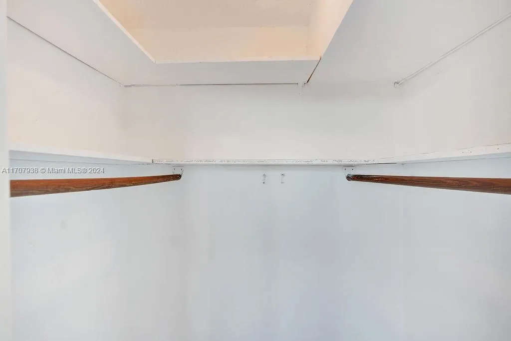 Miami Beach, Florida 33141, United States, 1 Bedroom Bedrooms, ,2 BathroomsBathrooms,Residential,Pending,27187