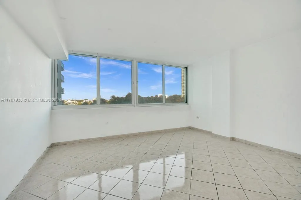 Miami Beach, Florida 33141, United States, 1 Bedroom Bedrooms, ,2 BathroomsBathrooms,Residential,Pending,27187