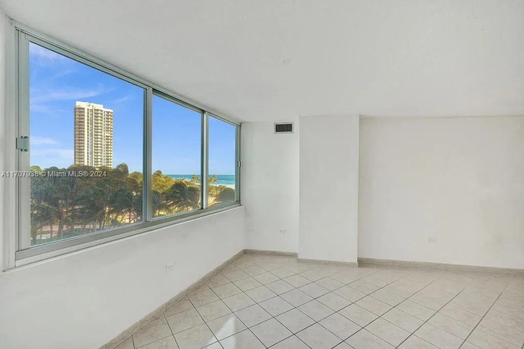 Miami Beach, Florida 33141, United States, 1 Bedroom Bedrooms, ,2 BathroomsBathrooms,Residential,Pending,27187