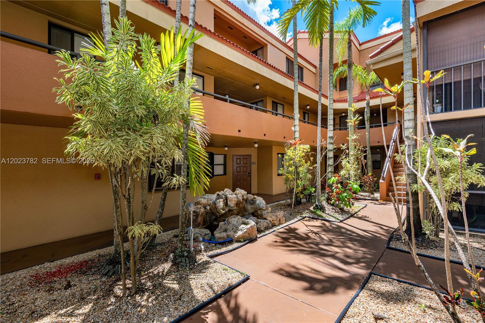 15525 N Miami Lakeway N 205-8