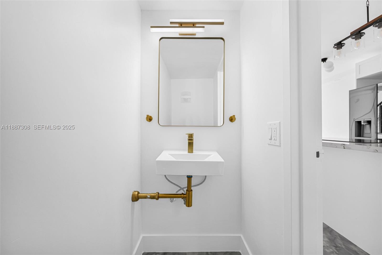 TOWNE ROYALE CONDO - Residential Lease