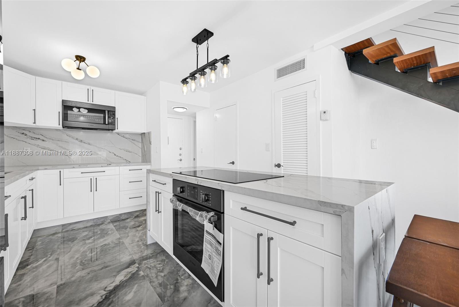 TOWNE ROYALE CONDO - Residential Lease