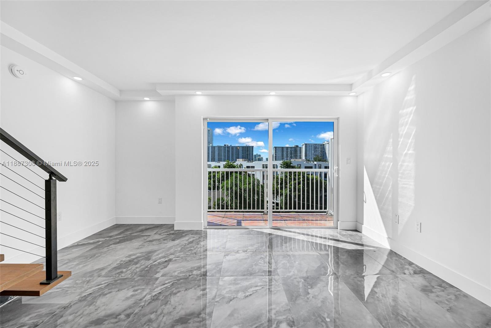 TOWNE ROYALE CONDO - Residential Lease