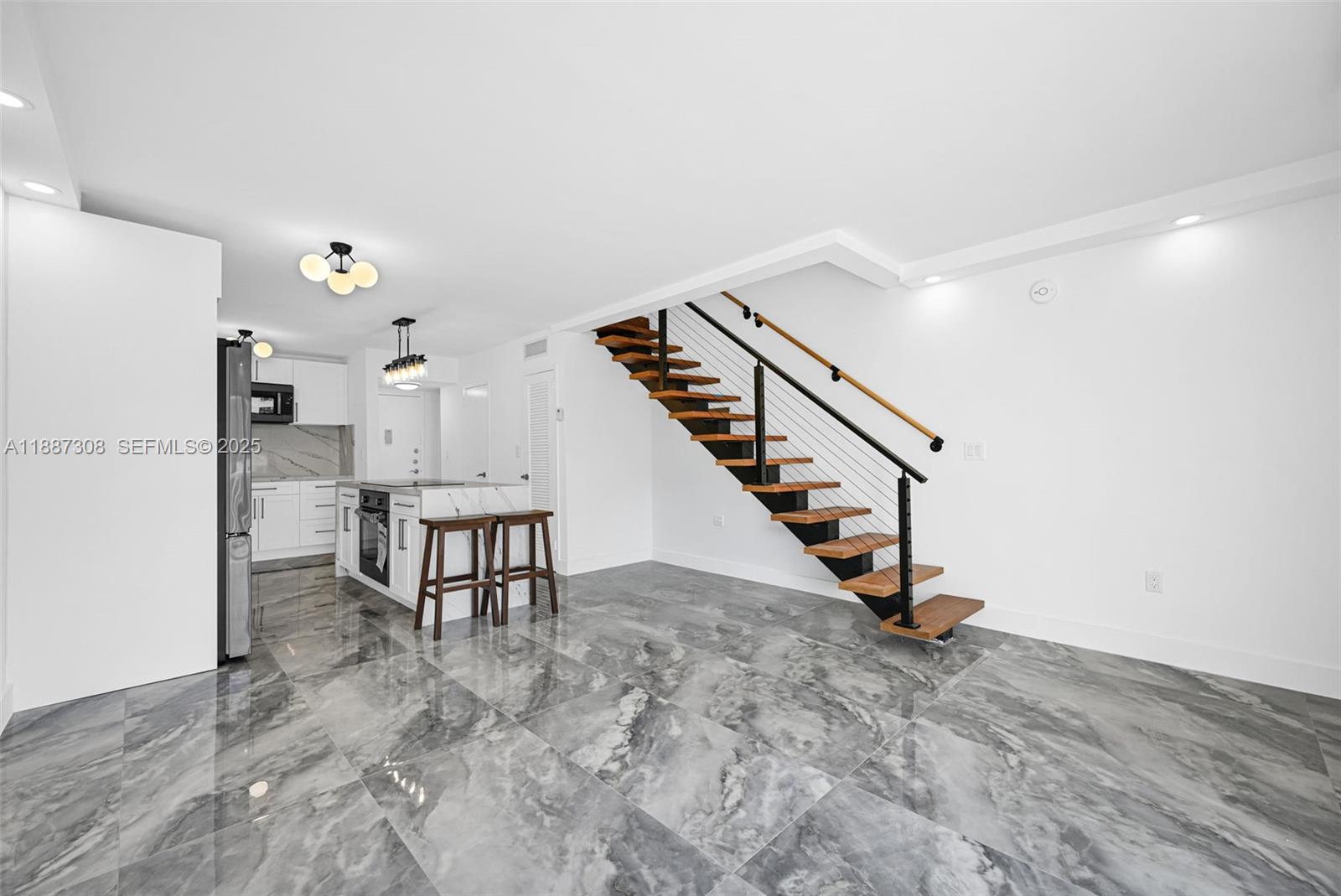 TOWNE ROYALE CONDO - Residential Lease