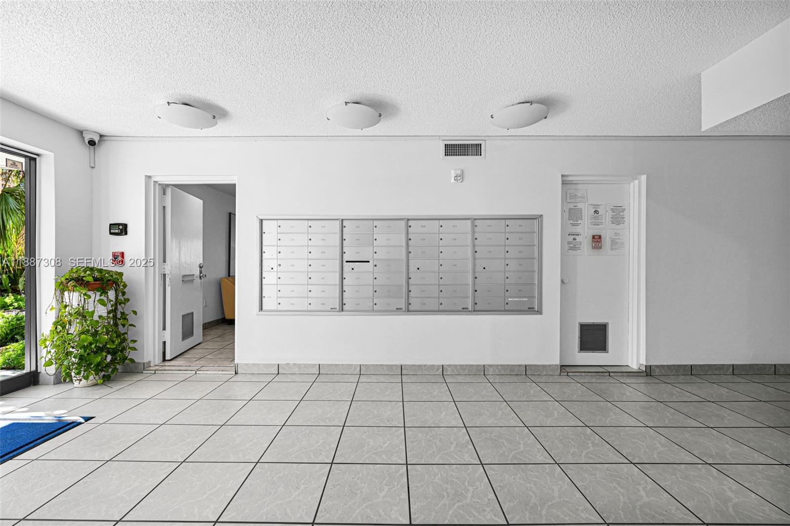 TOWNE ROYALE CONDO - Residential Lease