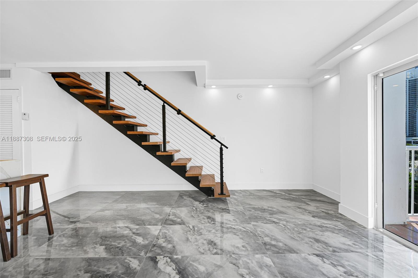 TOWNE ROYALE CONDO - Residential Lease