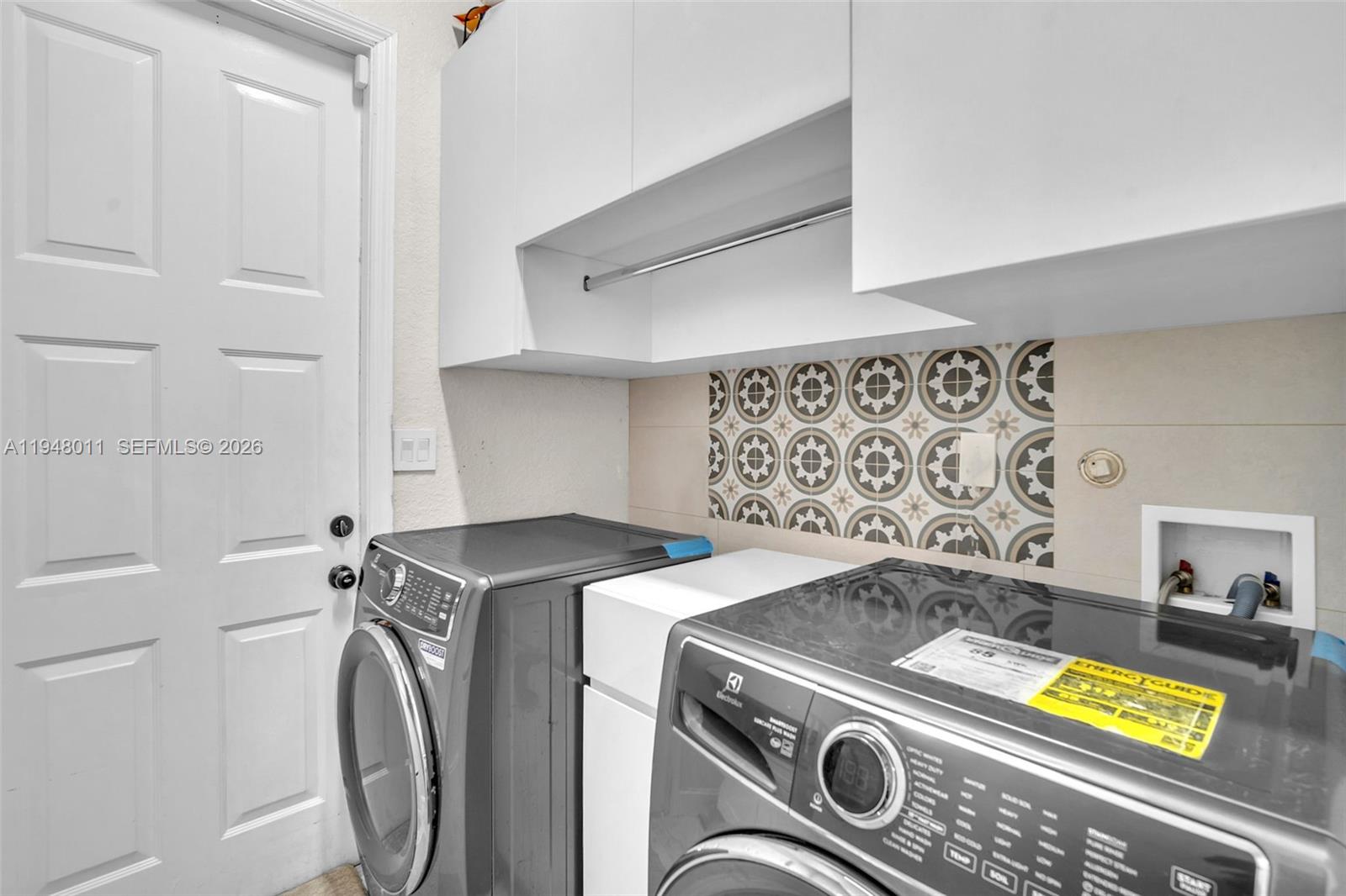 WINDSOR PALMS - Residential