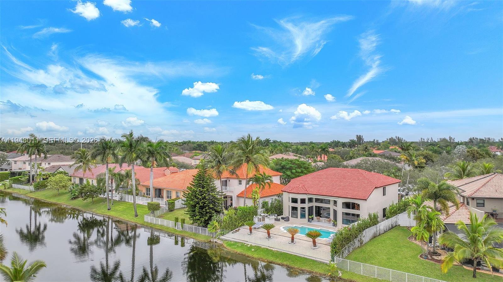 WINDSOR PALMS - Residential