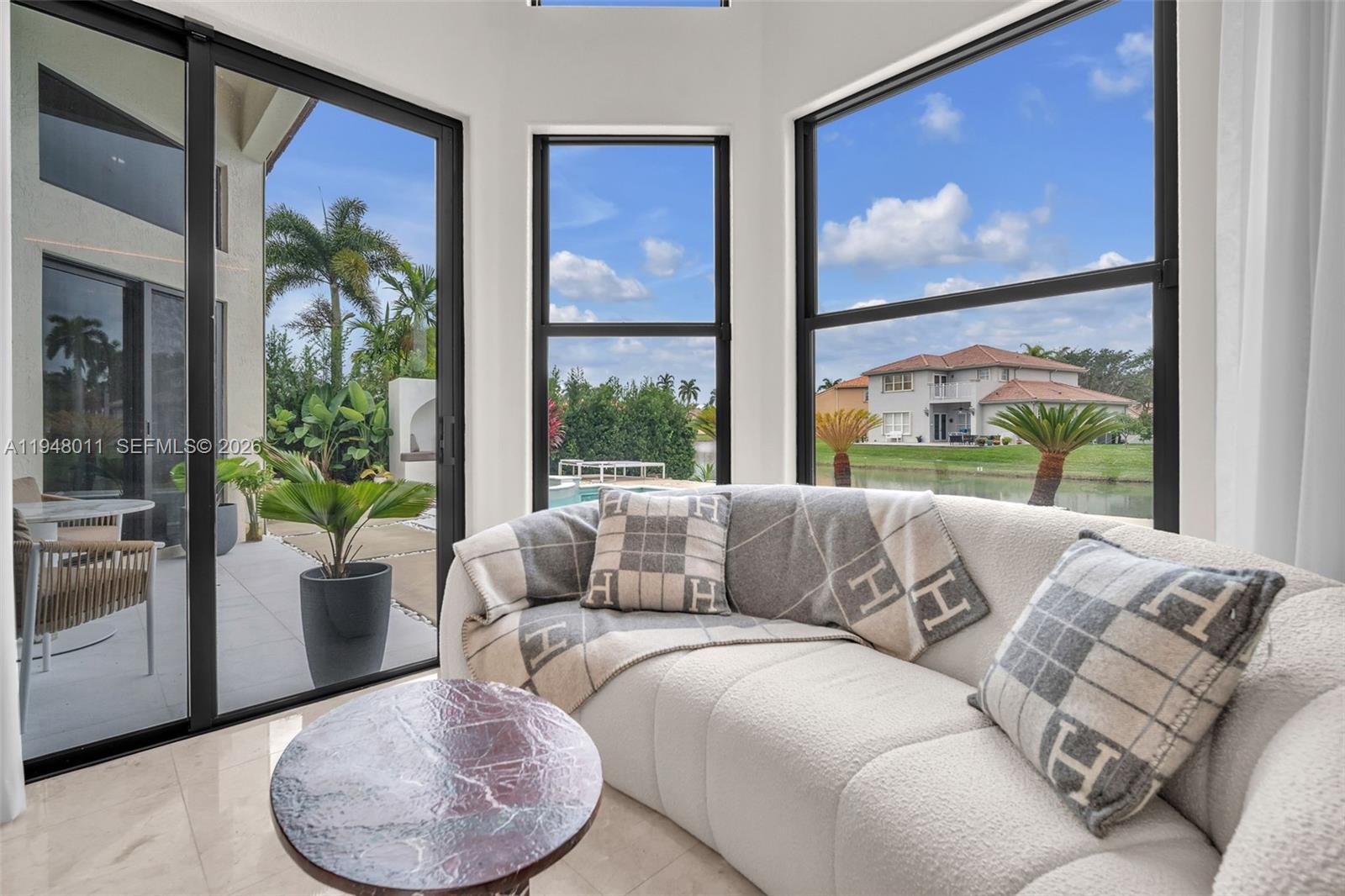 WINDSOR PALMS - Residential