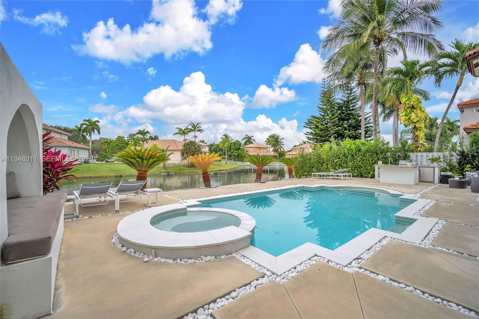 WINDSOR PALMS - Residential