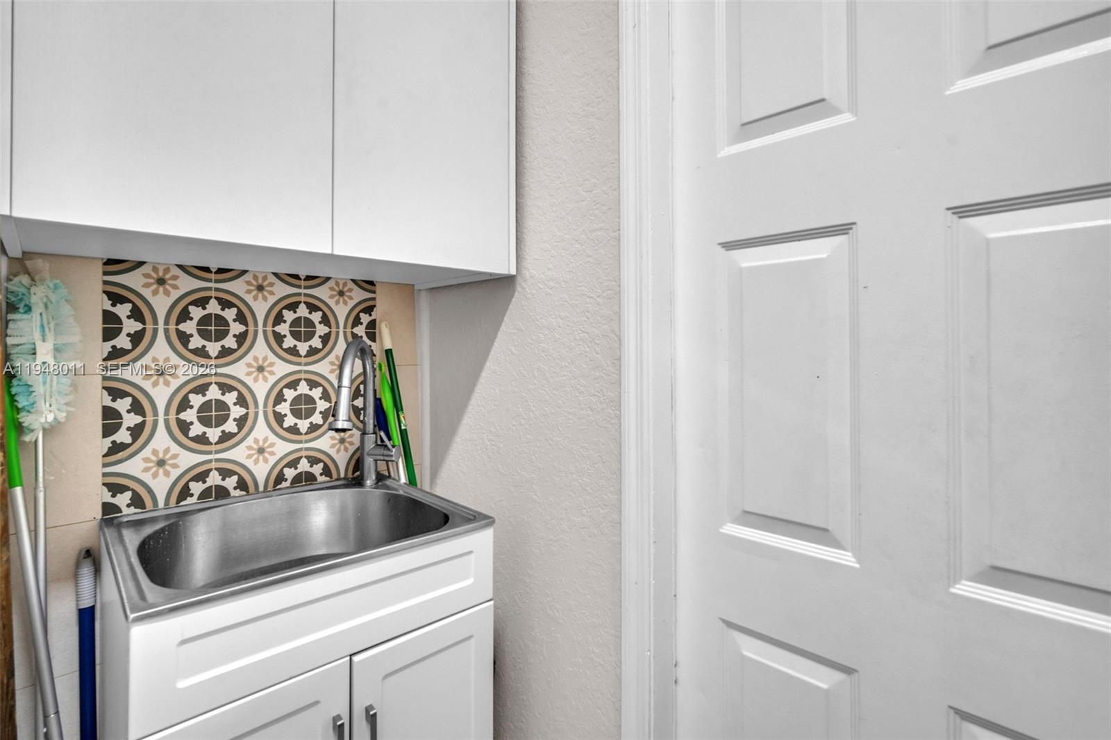 WINDSOR PALMS - Residential