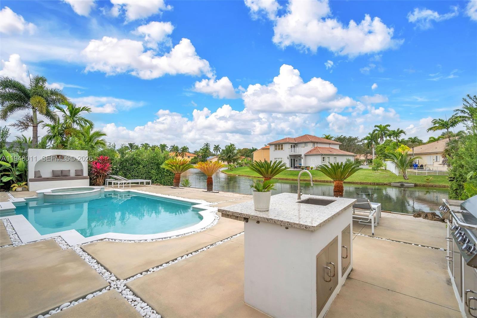 WINDSOR PALMS - Residential