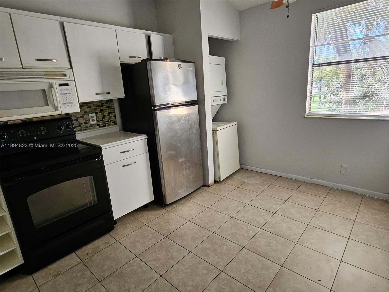CIRCLE VILLAS (THE) CONDO - Residential Lease