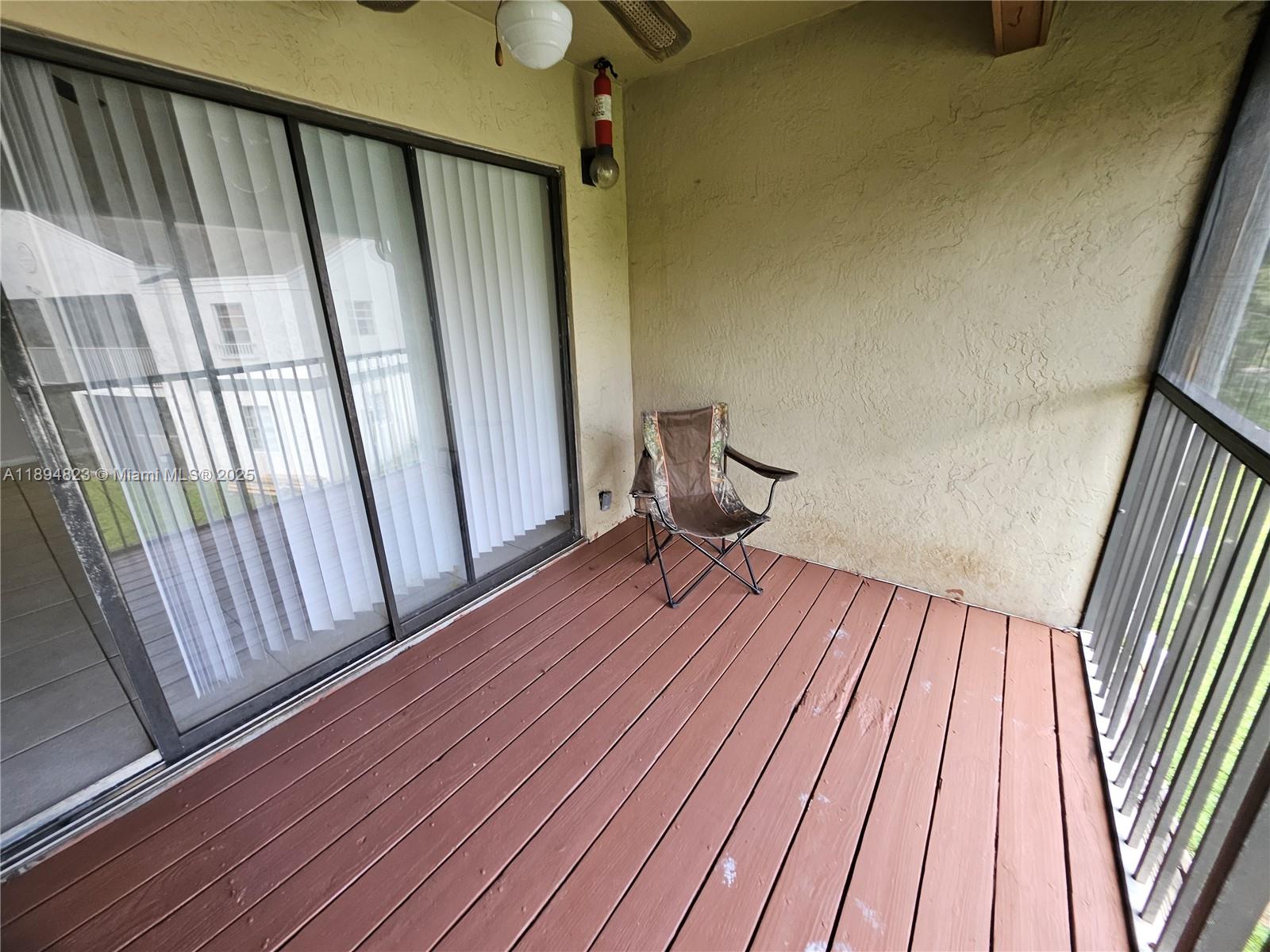 CIRCLE VILLAS (THE) CONDO - Residential Lease