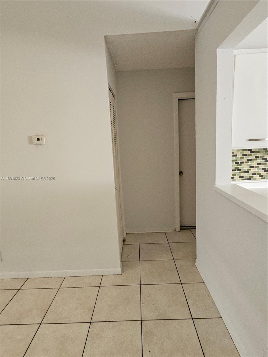 CIRCLE VILLAS (THE) CONDO - Residential Lease