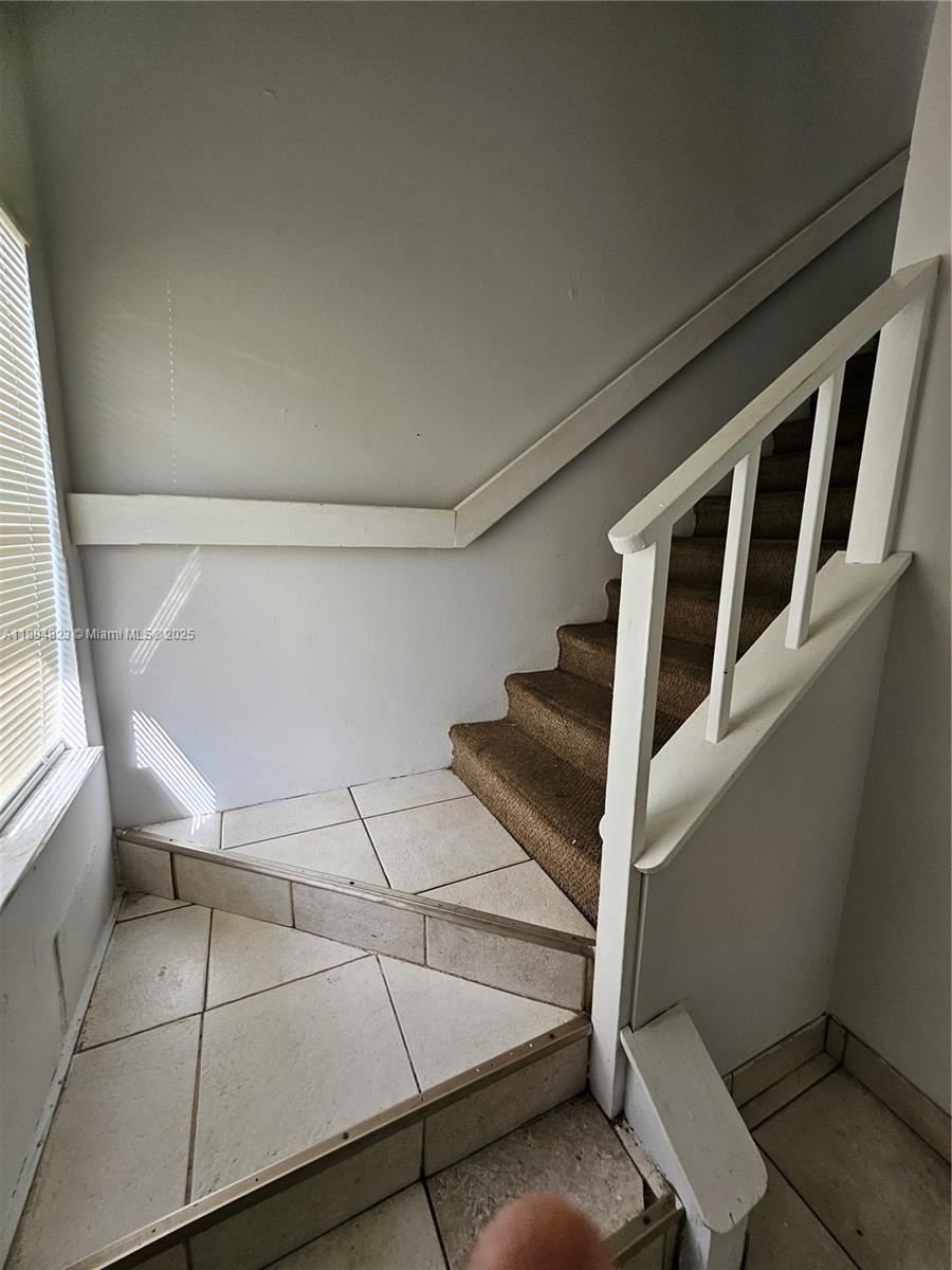CIRCLE VILLAS (THE) CONDO - Residential Lease