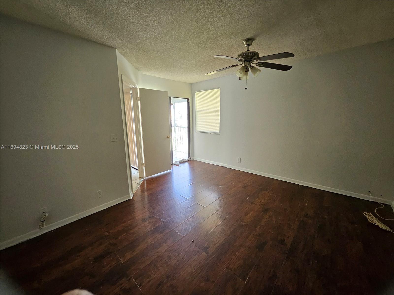 CIRCLE VILLAS (THE) CONDO - Residential Lease