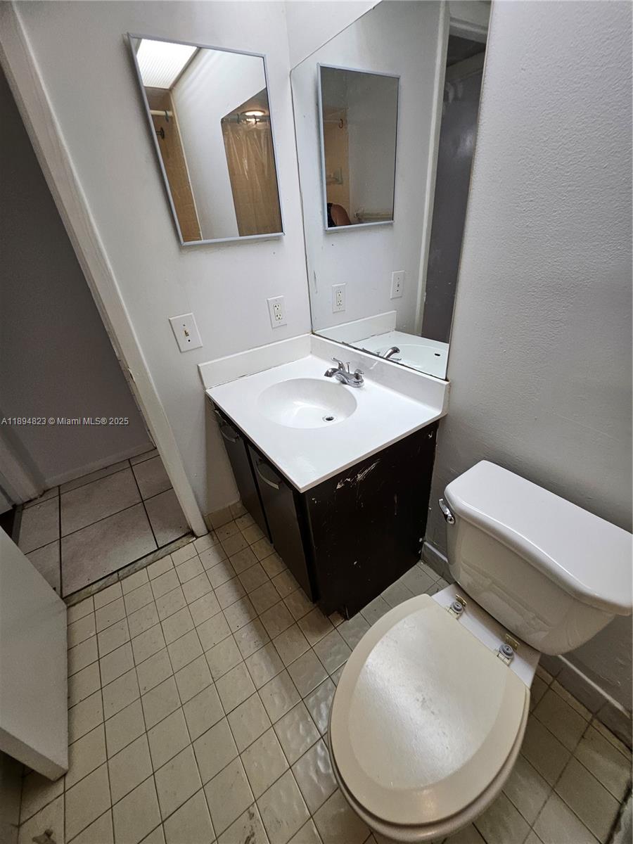 CIRCLE VILLAS (THE) CONDO - Residential Lease