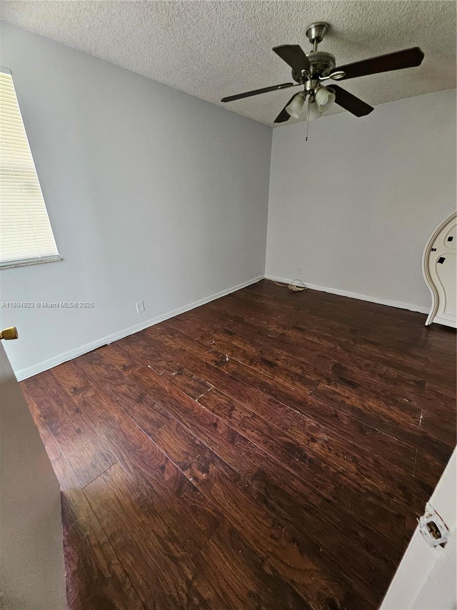 CIRCLE VILLAS (THE) CONDO - Residential Lease