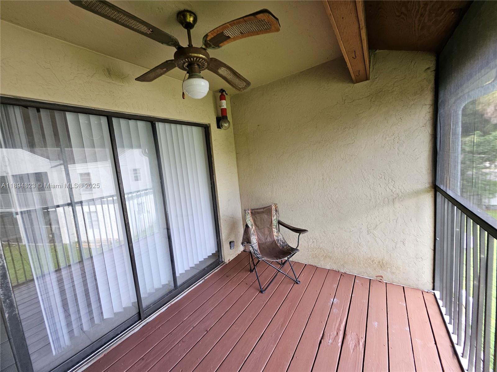 CIRCLE VILLAS (THE) CONDO - Residential Lease