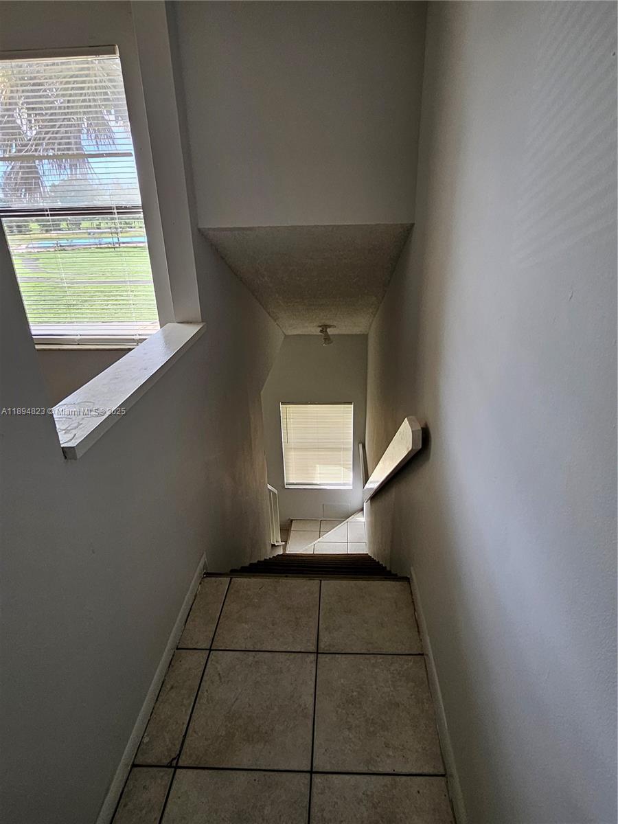 CIRCLE VILLAS (THE) CONDO - Residential Lease