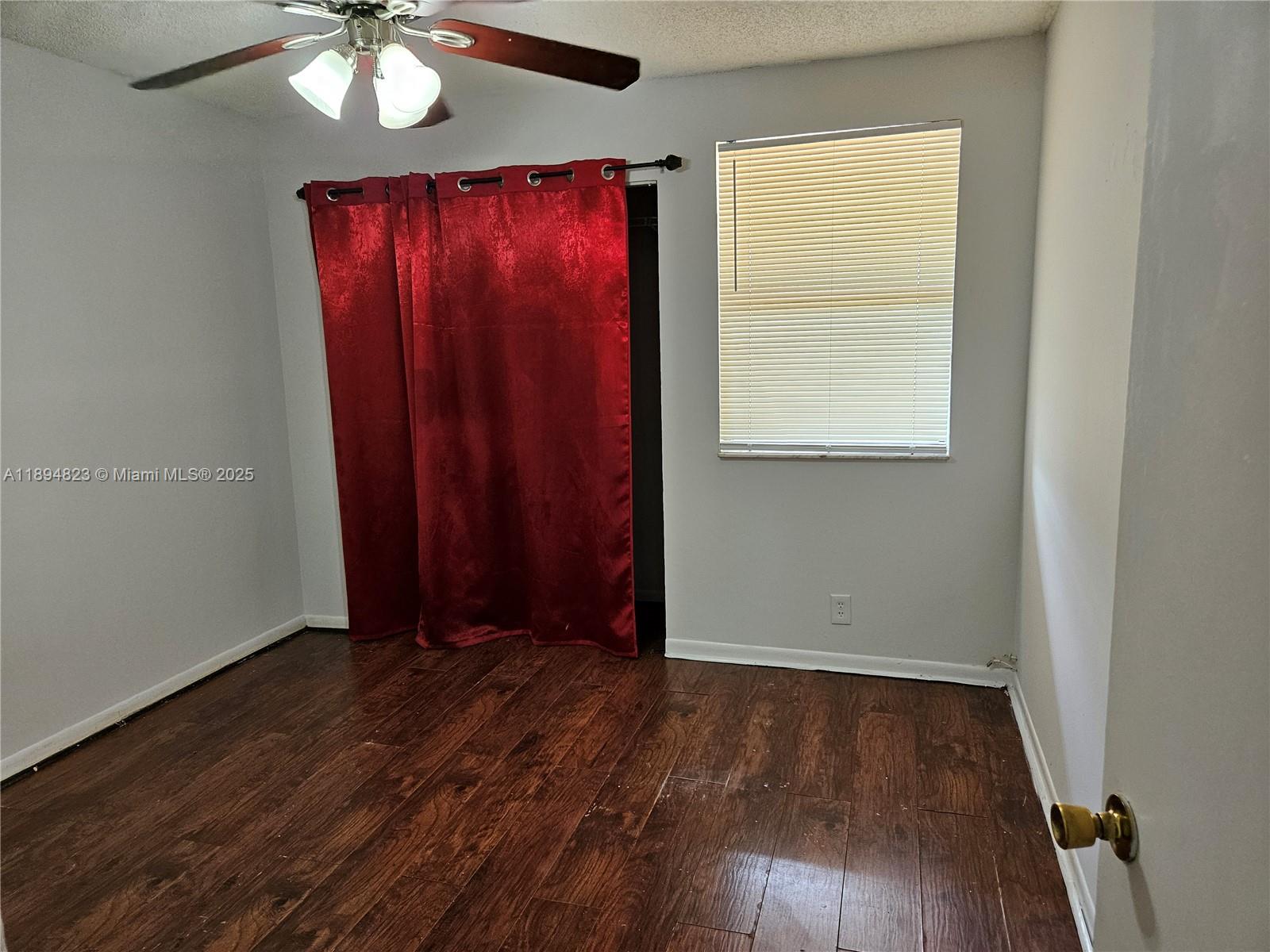 CIRCLE VILLAS (THE) CONDO - Residential Lease