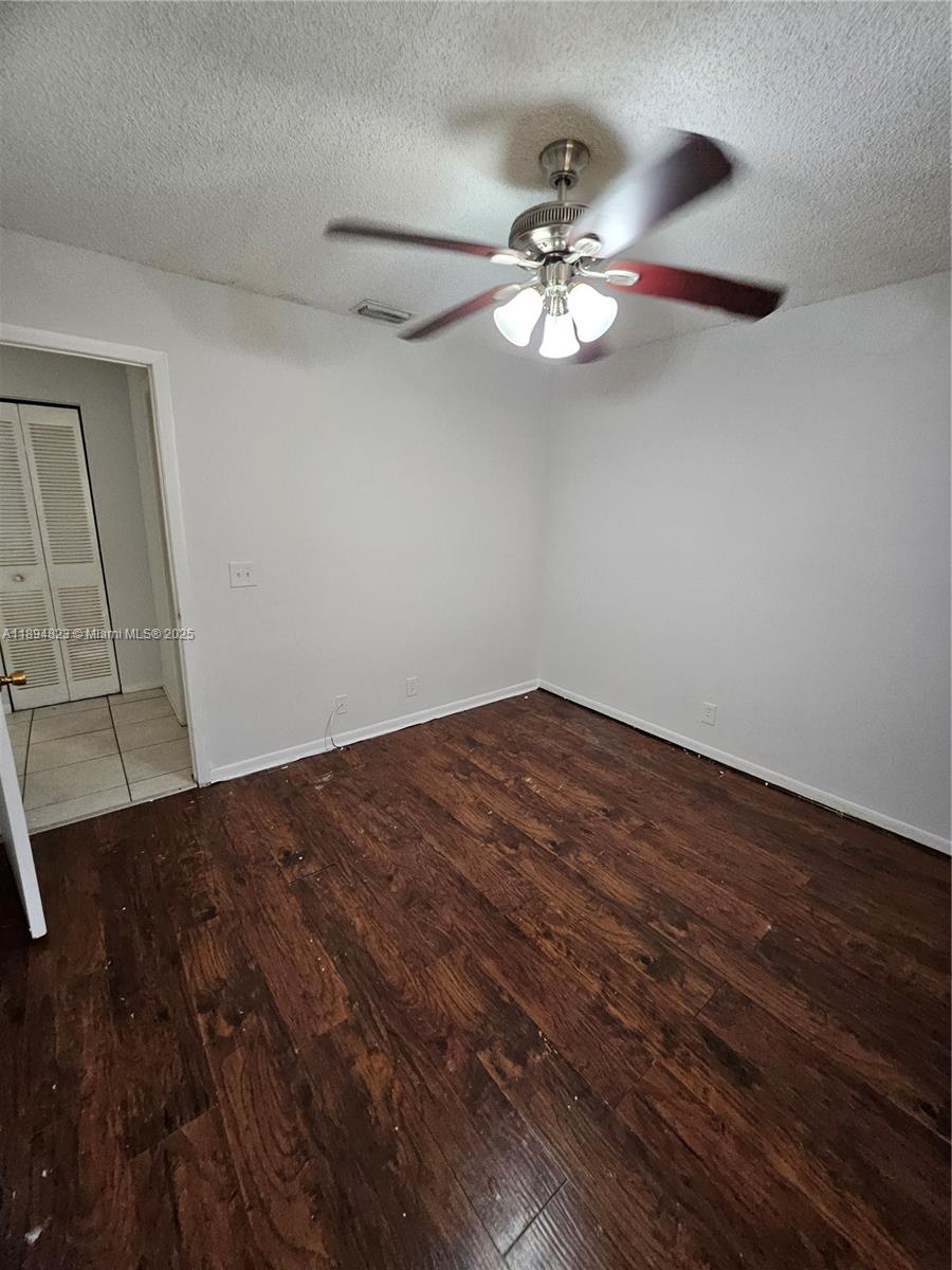 CIRCLE VILLAS (THE) CONDO - Residential Lease