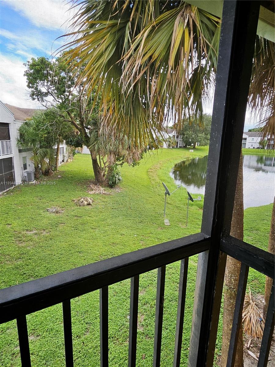 CIRCLE VILLAS (THE) CONDO - Residential Lease