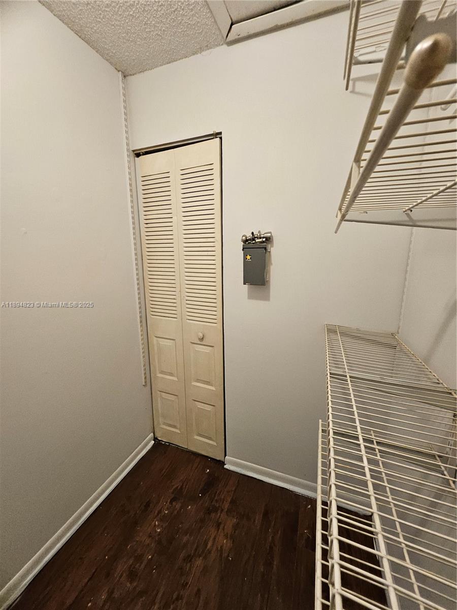 CIRCLE VILLAS (THE) CONDO - Residential Lease