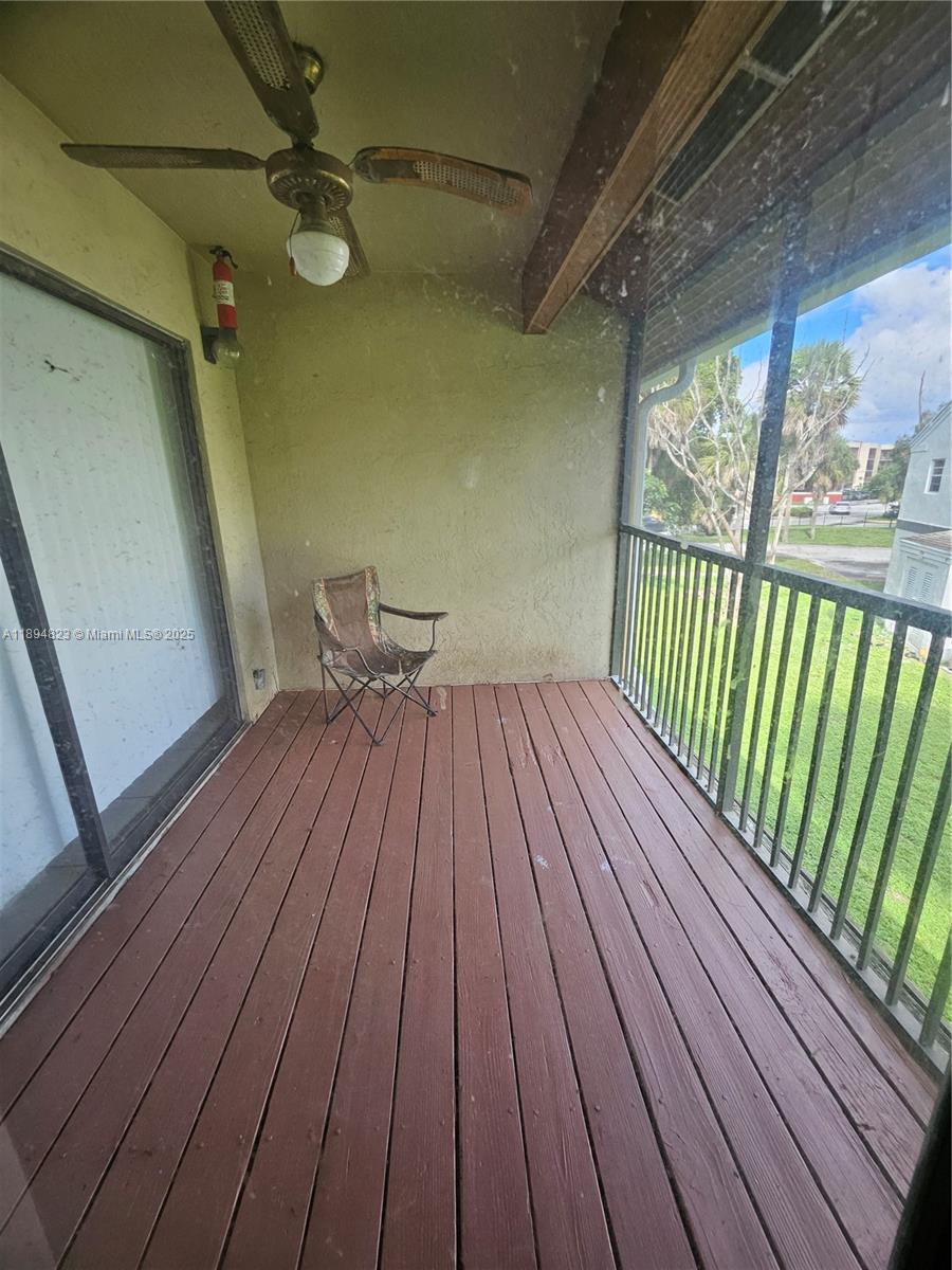 CIRCLE VILLAS (THE) CONDO - Residential Lease