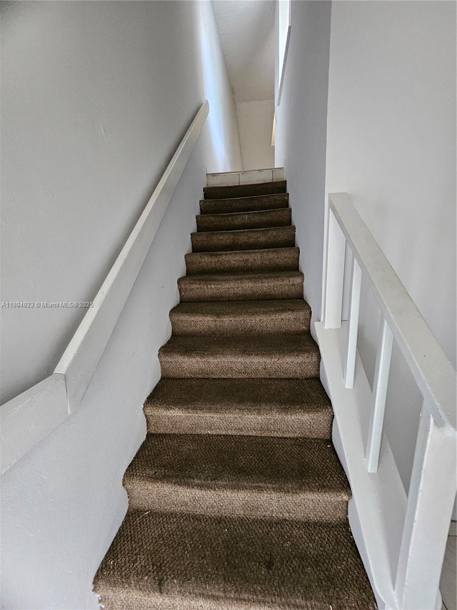 CIRCLE VILLAS (THE) CONDO - Residential Lease