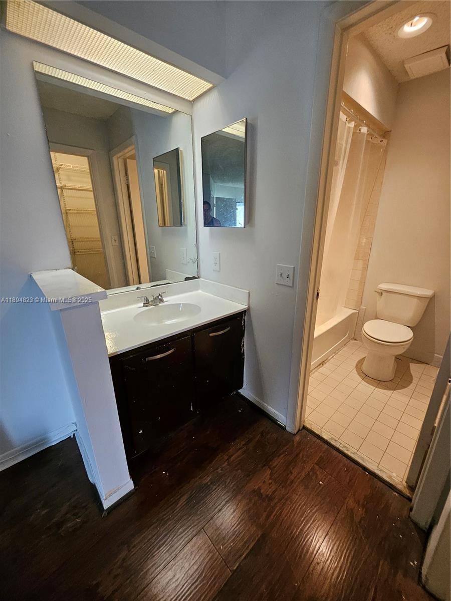 CIRCLE VILLAS (THE) CONDO - Residential Lease