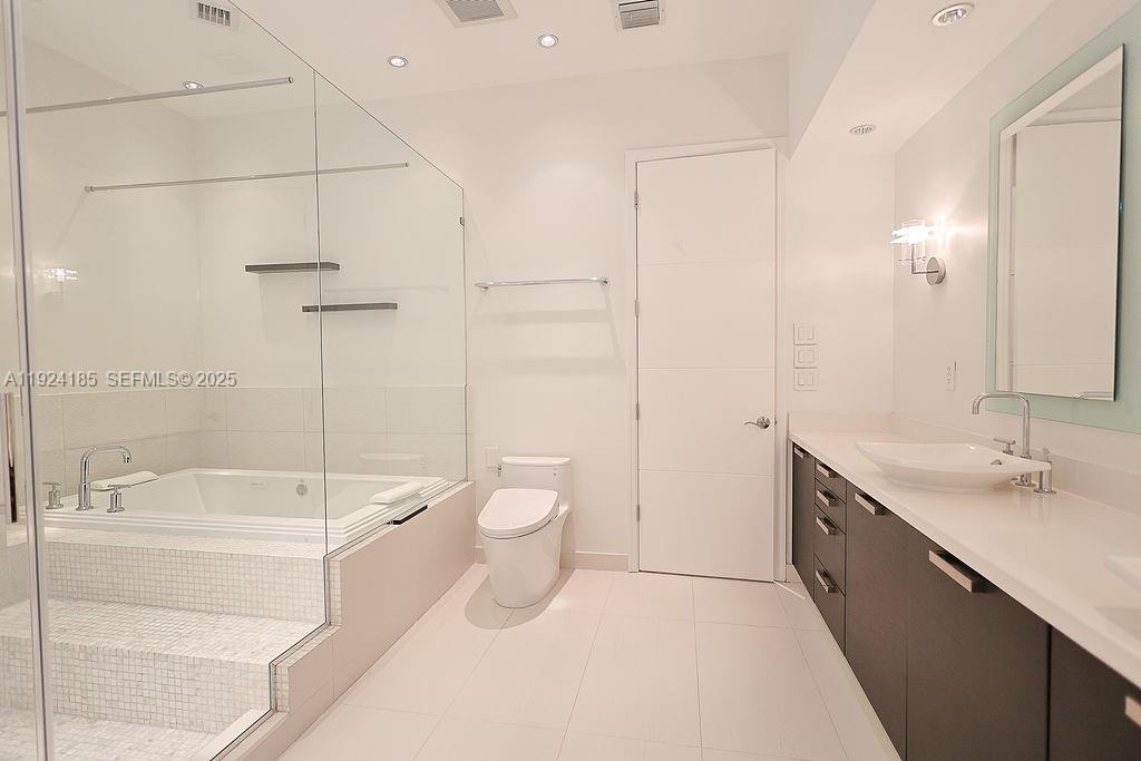 DORAL ISLES MEDITERRANEA - Residential