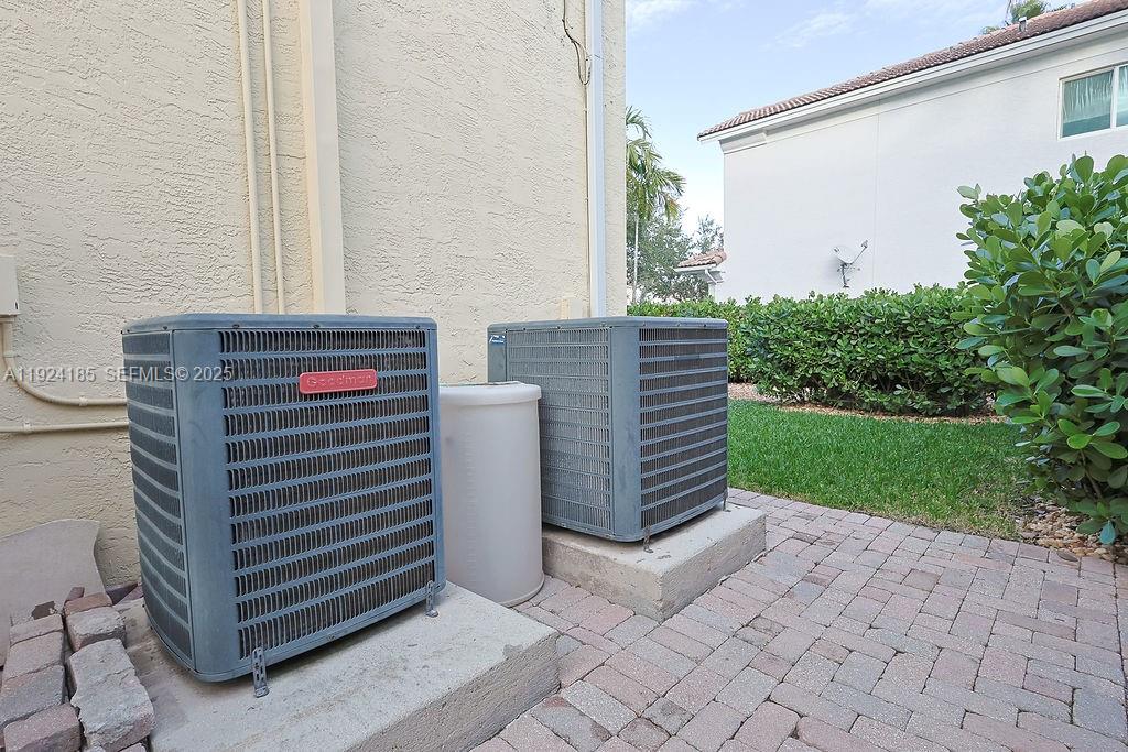 DORAL ISLES MEDITERRANEA - Residential