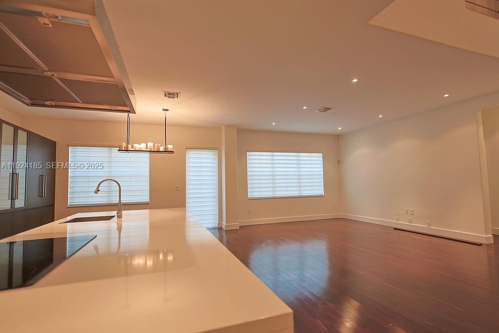 DORAL ISLES MEDITERRANEA - Residential