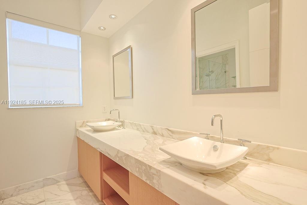 DORAL ISLES MEDITERRANEA - Residential