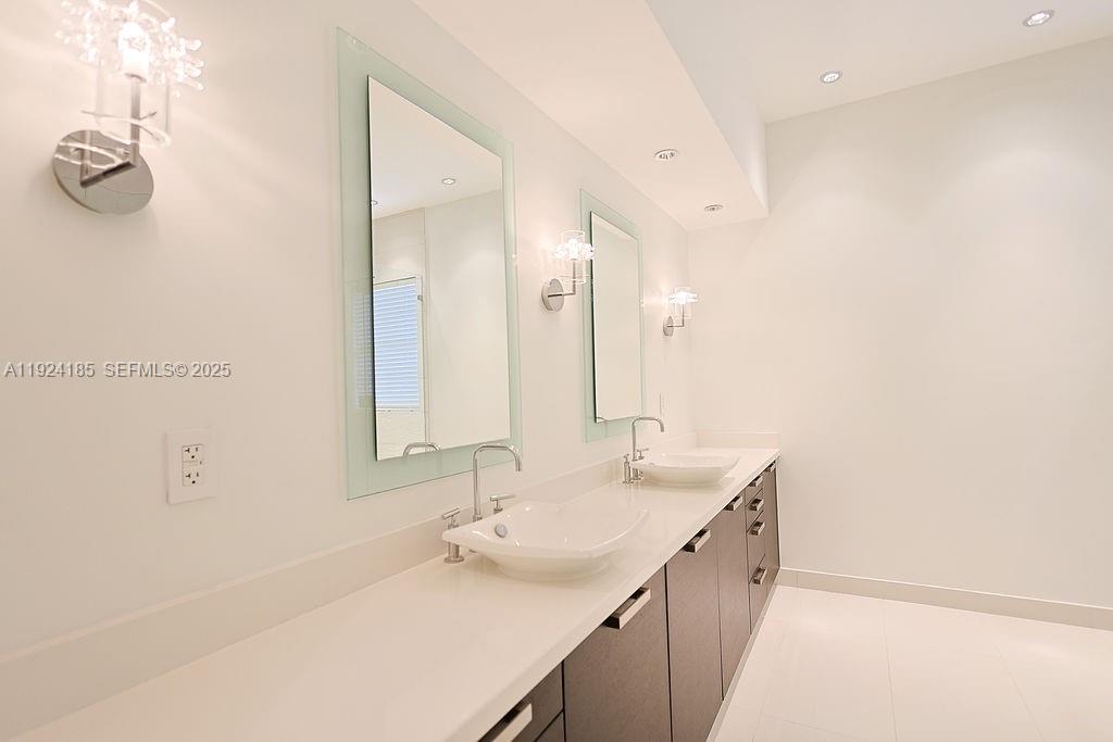 DORAL ISLES MEDITERRANEA - Residential