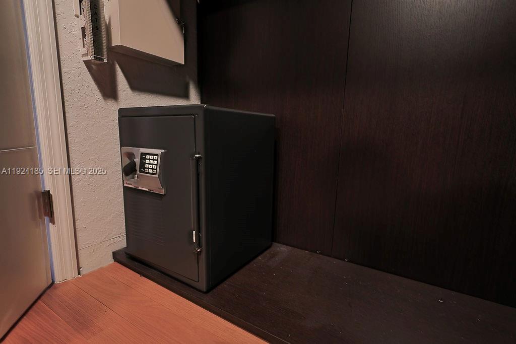 DORAL ISLES MEDITERRANEA - Residential