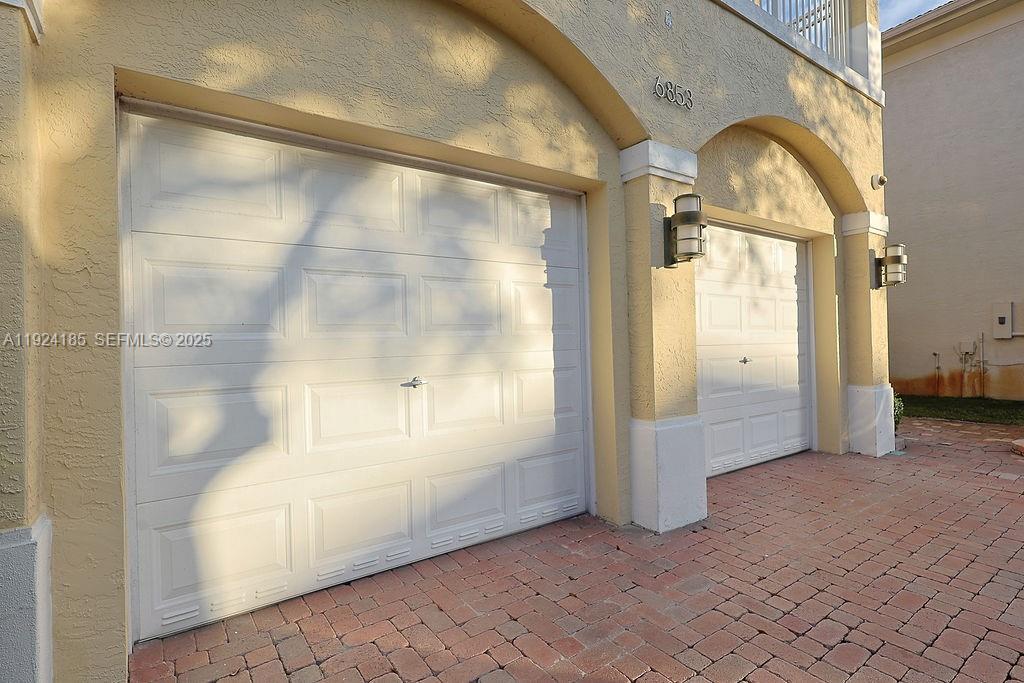 DORAL ISLES MEDITERRANEA - Residential